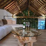 Domaine De Donstiennes לינה וארוחת בוקר